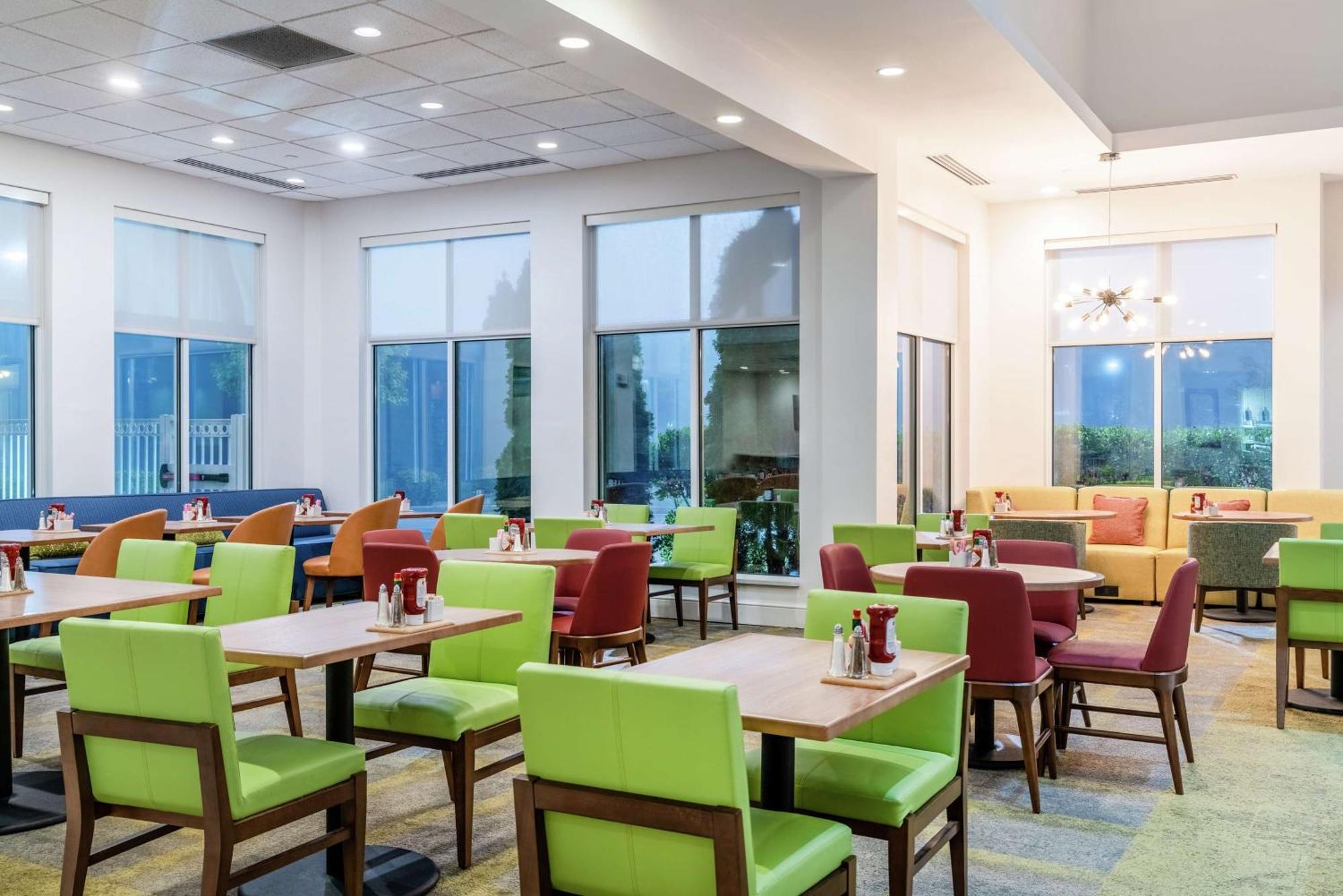 Hilton Garden Inn Morgantown Bagian luar foto