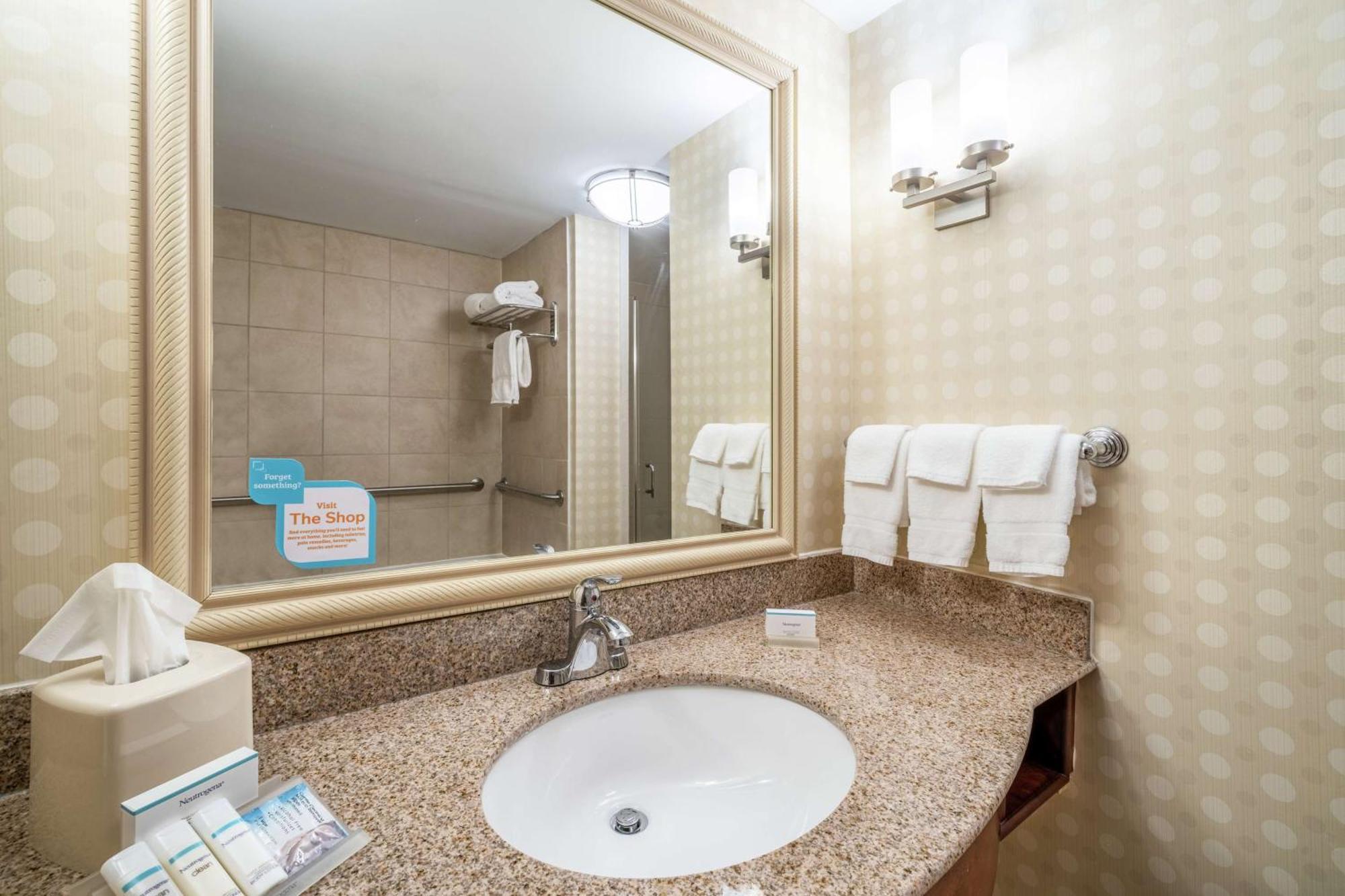 Hilton Garden Inn Morgantown Bagian luar foto