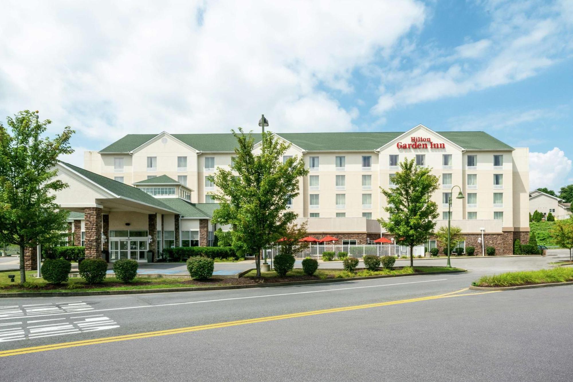 Hilton Garden Inn Morgantown Bagian luar foto