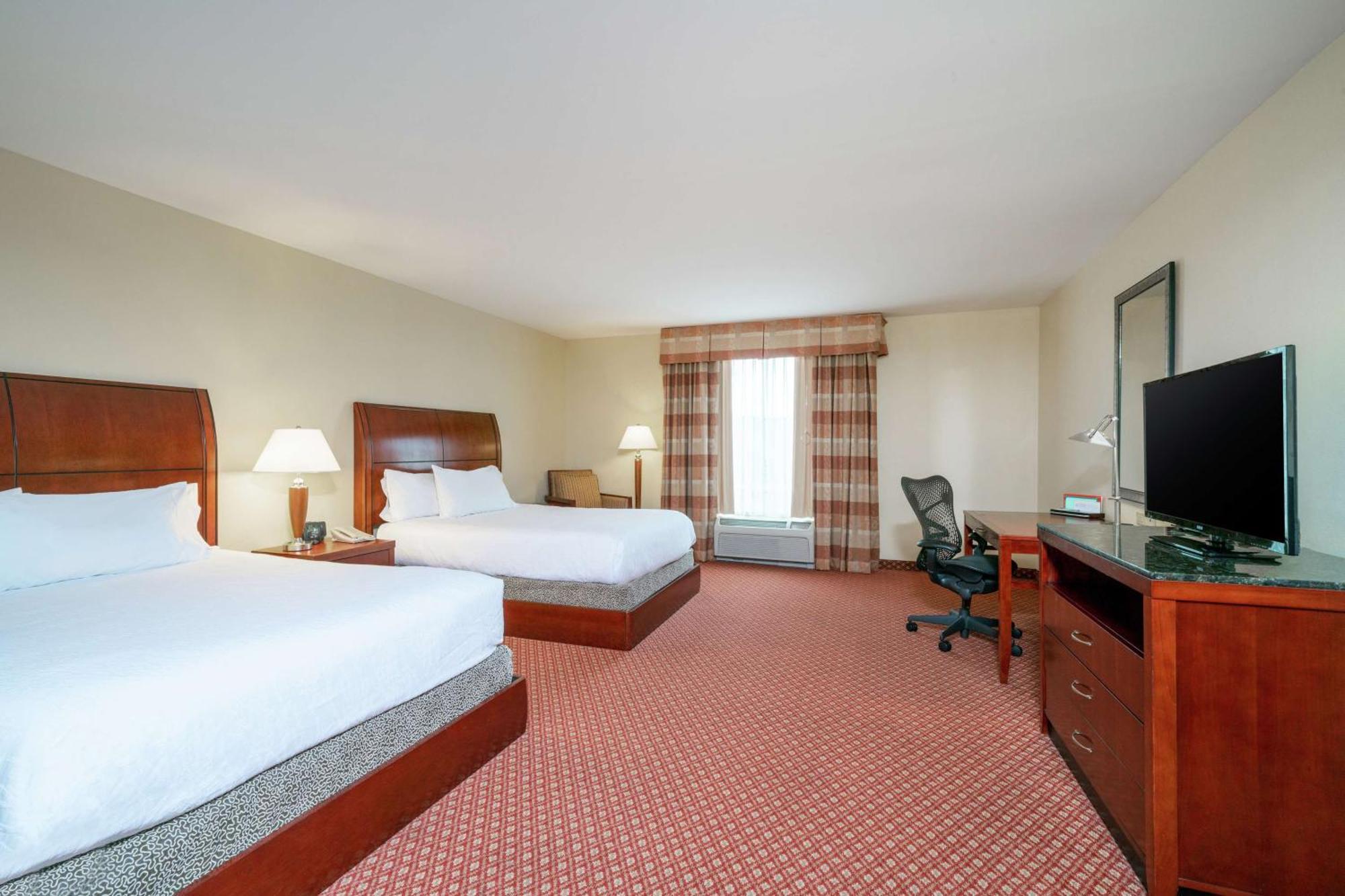 Hilton Garden Inn Morgantown Bagian luar foto