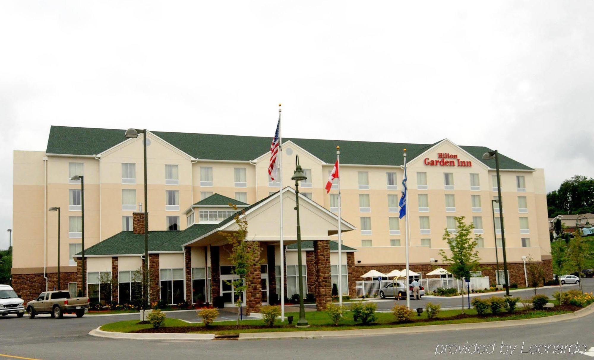 Hilton Garden Inn Morgantown Bagian luar foto